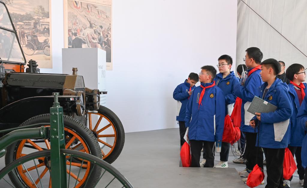 ios版下载-魔都眼｜上海汽车文化节联动F1启幕，这些经典车头你认识吗