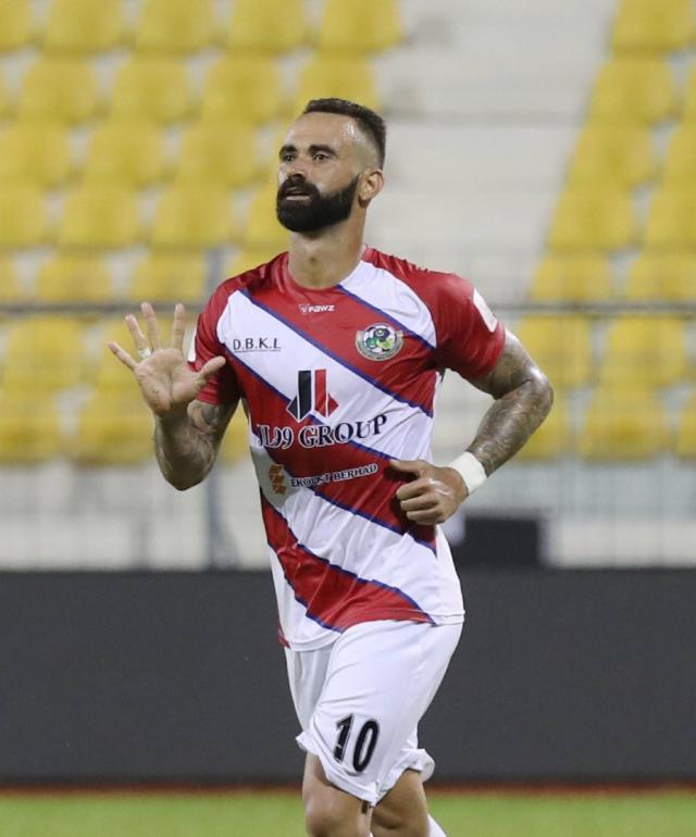 ipad版-马来西亚归化第3名球员成功 本月参加国家队集训