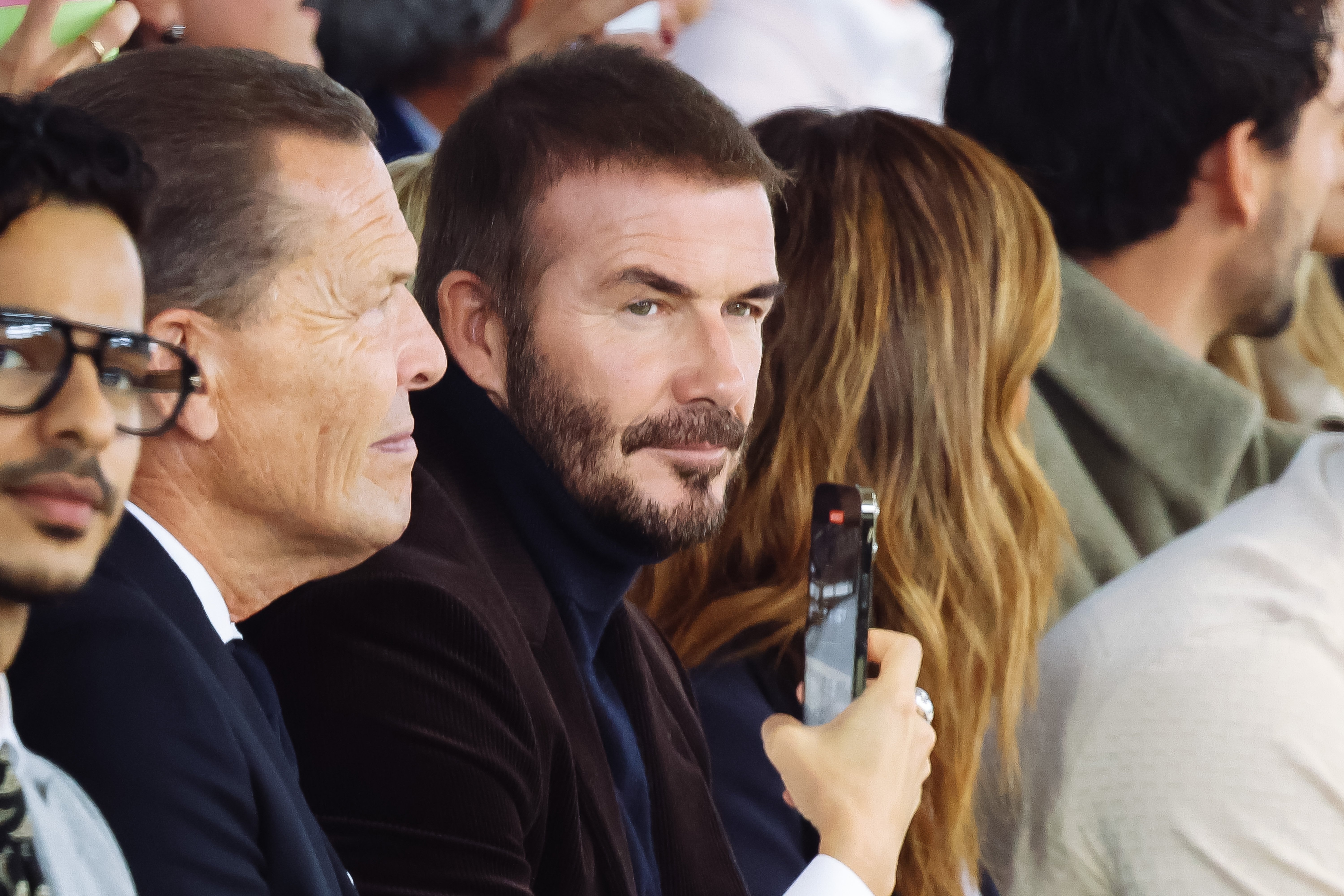 安卓版-曼晚：贝克汉姆夫妇计划在乡村住宅的池塘安装串灯，遭邻居反对